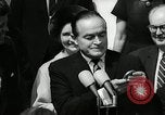 Standbild Bob Hope Washington DC White House USA, 1963, aus Sekunde 52 historischem Filmmaterial Videoclip 65675030505