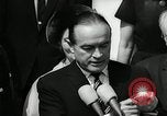 Standbild Bob Hope Washington DC White House USA, 1963, aus Sekunde 60 historischem Filmmaterial Videoclip 65675030505