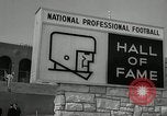 Standbild der Pro Football Hall of Fame Canton Ohio USA, 1963, aus Sekunde 10 historischem Filmmaterial Videoclip 65675030506