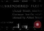 Standbild verzichtet deutschen Schiffe gezogene durch US Navy nach Ersten Weltkrieg New York United States USA, 1920, aus Sekunde 1 historischem Filmmaterial Videoclip 65675030510