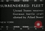 Standbild verzichtet deutschen Schiffe gezogene durch US Navy nach Ersten Weltkrieg New York United States USA, 1920, aus Sekunde 14 historischem Filmmaterial Videoclip 65675030510