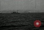 Standbild verzichtet deutschen Schiffe gezogene durch US Navy nach Ersten Weltkrieg New York United States USA, 1920, aus Sekunde 16 historischem Filmmaterial Videoclip 65675030510