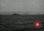 Standbild verzichtet deutschen Schiffe gezogene durch US Navy nach Ersten Weltkrieg New York United States USA, 1920, aus Sekunde 17 historischem Filmmaterial Videoclip 65675030510