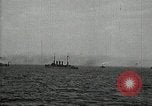 Standbild verzichtet deutschen Schiffe gezogene durch US Navy nach Ersten Weltkrieg New York United States USA, 1920, aus Sekunde 19 historischem Filmmaterial Videoclip 65675030510