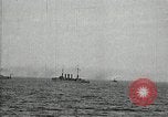 Standbild verzichtet deutschen Schiffe gezogene durch US Navy nach Ersten Weltkrieg New York United States USA, 1920, aus Sekunde 20 historischem Filmmaterial Videoclip 65675030510