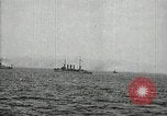 Standbild verzichtet deutschen Schiffe gezogene durch US Navy nach Ersten Weltkrieg New York United States USA, 1920, aus Sekunde 21 historischem Filmmaterial Videoclip 65675030510