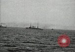 Standbild verzichtet deutschen Schiffe gezogene durch US Navy nach Ersten Weltkrieg New York United States USA, 1920, aus Sekunde 22 historischem Filmmaterial Videoclip 65675030510