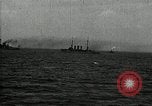 Standbild verzichtet deutschen Schiffe gezogene durch US Navy nach Ersten Weltkrieg New York United States USA, 1920, aus Sekunde 25 historischem Filmmaterial Videoclip 65675030510