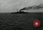 Standbild verzichtet deutschen Schiffe gezogene durch US Navy nach Ersten Weltkrieg New York United States USA, 1920, aus Sekunde 35 historischem Filmmaterial Videoclip 65675030510