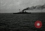 Standbild verzichtet deutschen Schiffe gezogene durch US Navy nach Ersten Weltkrieg New York United States USA, 1920, aus Sekunde 36 historischem Filmmaterial Videoclip 65675030510