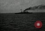 Standbild verzichtet deutschen Schiffe gezogene durch US Navy nach Ersten Weltkrieg New York United States USA, 1920, aus Sekunde 37 historischem Filmmaterial Videoclip 65675030510