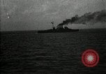 Standbild verzichtet deutschen Schiffe gezogene durch US Navy nach Ersten Weltkrieg New York United States USA, 1920, aus Sekunde 38 historischem Filmmaterial Videoclip 65675030510