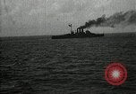 Standbild verzichtet deutschen Schiffe gezogene durch US Navy nach Ersten Weltkrieg New York United States USA, 1920, aus Sekunde 39 historischem Filmmaterial Videoclip 65675030510