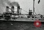 Standbild verzichtet deutschen Schiffe gezogene durch US Navy nach Ersten Weltkrieg New York United States USA, 1920, aus Sekunde 42 historischem Filmmaterial Videoclip 65675030510