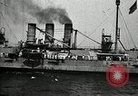 Standbild verzichtet deutschen Schiffe gezogene durch US Navy nach Ersten Weltkrieg New York United States USA, 1920, aus Sekunde 43 historischem Filmmaterial Videoclip 65675030510