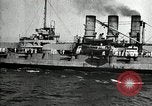 Standbild verzichtet deutschen Schiffe gezogene durch US Navy nach Ersten Weltkrieg New York United States USA, 1920, aus Sekunde 48 historischem Filmmaterial Videoclip 65675030510