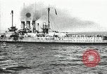 Standbild verzichtet deutschen Schiffe gezogene durch US Navy nach Ersten Weltkrieg New York United States USA, 1920, aus Sekunde 60 historischem Filmmaterial Videoclip 65675030510