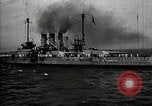 Standbild verzichtet deutschen Schiffe gezogene durch US Navy nach Ersten Weltkrieg New York United States USA, 1920, aus Sekunde 62 historischem Filmmaterial Videoclip 65675030510