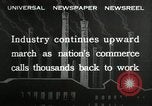 Immagine di Posti di lavoro presso le fabbriche in America durante la Grande Depressione United States USA, 1932, secondo 3 filmato di repertorio 65675030527