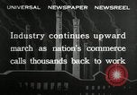 Immagine di Posti di lavoro presso le fabbriche in America durante la Grande Depressione United States USA, 1932, secondo 11 filmato di repertorio 65675030527