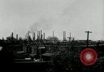 Immagine di Posti di lavoro presso le fabbriche in America durante la Grande Depressione United States USA, 1932, secondo 13 filmato di repertorio 65675030527