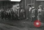 Immagine di Posti di lavoro presso le fabbriche in America durante la Grande Depressione United States USA, 1932, secondo 19 filmato di repertorio 65675030527
