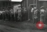 Immagine di Posti di lavoro presso le fabbriche in America durante la Grande Depressione United States USA, 1932, secondo 20 filmato di repertorio 65675030527