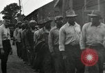 Immagine di Posti di lavoro presso le fabbriche in America durante la Grande Depressione United States USA, 1932, secondo 22 filmato di repertorio 65675030527