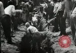 Immagine di Posti di lavoro presso le fabbriche in America durante la Grande Depressione United States USA, 1932, secondo 26 filmato di repertorio 65675030527