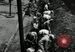 Immagine di Posti di lavoro presso le fabbriche in America durante la Grande Depressione United States USA, 1932, secondo 30 filmato di repertorio 65675030527