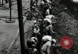 Immagine di Posti di lavoro presso le fabbriche in America durante la Grande Depressione United States USA, 1932, secondo 31 filmato di repertorio 65675030527