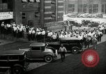 Immagine di Posti di lavoro presso le fabbriche in America durante la Grande Depressione United States USA, 1932, secondo 36 filmato di repertorio 65675030527