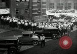 Immagine di Posti di lavoro presso le fabbriche in America durante la Grande Depressione United States USA, 1932, secondo 37 filmato di repertorio 65675030527