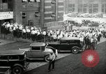 Immagine di Posti di lavoro presso le fabbriche in America durante la Grande Depressione United States USA, 1932, secondo 38 filmato di repertorio 65675030527