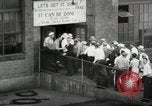 Immagine di Posti di lavoro presso le fabbriche in America durante la Grande Depressione United States USA, 1932, secondo 39 filmato di repertorio 65675030527