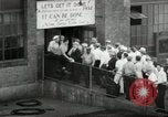 Immagine di Posti di lavoro presso le fabbriche in America durante la Grande Depressione United States USA, 1932, secondo 40 filmato di repertorio 65675030527