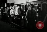 Immagine di Posti di lavoro presso le fabbriche in America durante la Grande Depressione United States USA, 1932, secondo 41 filmato di repertorio 65675030527