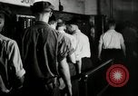 Immagine di Posti di lavoro presso le fabbriche in America durante la Grande Depressione United States USA, 1932, secondo 44 filmato di repertorio 65675030527