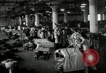 Immagine di Posti di lavoro presso le fabbriche in America durante la Grande Depressione United States USA, 1932, secondo 56 filmato di repertorio 65675030527