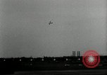 Standbild aviator Jim Mollison Roosevelt Field New York USA, 1932, aus Sekunde 9 historischem Filmmaterial Videoclip 65675030529