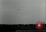 Standbild aviator Jim Mollison Roosevelt Field New York USA, 1932, aus Sekunde 10 historischem Filmmaterial Videoclip 65675030529