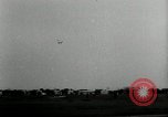 Standbild aviator Jim Mollison Roosevelt Field New York USA, 1932, aus Sekunde 13 historischem Filmmaterial Videoclip 65675030529