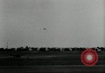 Standbild aviator Jim Mollison Roosevelt Field New York USA, 1932, aus Sekunde 17 historischem Filmmaterial Videoclip 65675030529