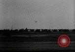 Standbild aviator Jim Mollison Roosevelt Field New York USA, 1932, aus Sekunde 19 historischem Filmmaterial Videoclip 65675030529