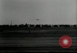 Standbild aviator Jim Mollison Roosevelt Field New York USA, 1932, aus Sekunde 20 historischem Filmmaterial Videoclip 65675030529