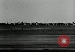 Standbild aviator Jim Mollison Roosevelt Field New York USA, 1932, aus Sekunde 24 historischem Filmmaterial Videoclip 65675030529