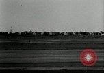 Standbild aviator Jim Mollison Roosevelt Field New York USA, 1932, aus Sekunde 25 historischem Filmmaterial Videoclip 65675030529