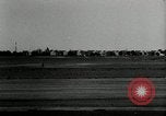 Standbild aviator Jim Mollison Roosevelt Field New York USA, 1932, aus Sekunde 26 historischem Filmmaterial Videoclip 65675030529
