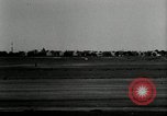 Standbild aviator Jim Mollison Roosevelt Field New York USA, 1932, aus Sekunde 28 historischem Filmmaterial Videoclip 65675030529