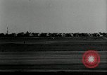 Standbild aviator Jim Mollison Roosevelt Field New York USA, 1932, aus Sekunde 29 historischem Filmmaterial Videoclip 65675030529